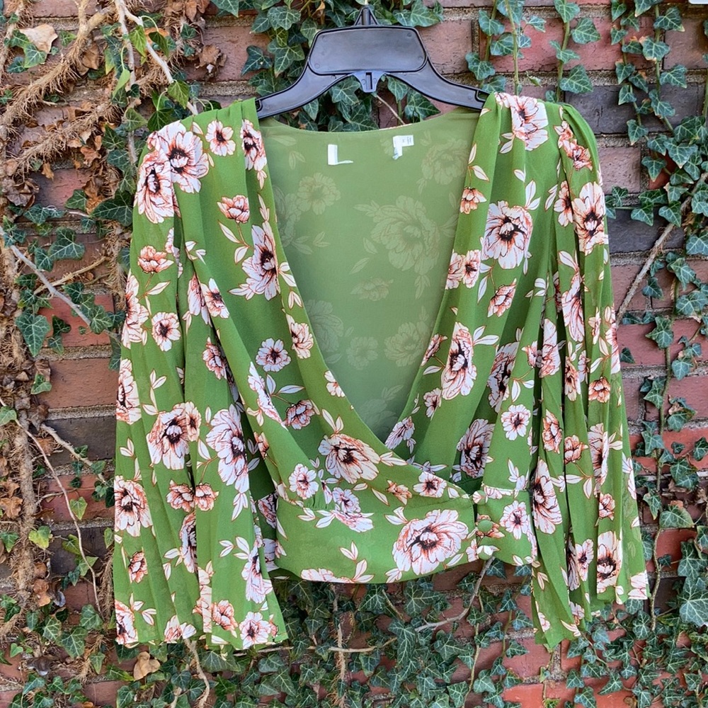 Bell sleeve crop top